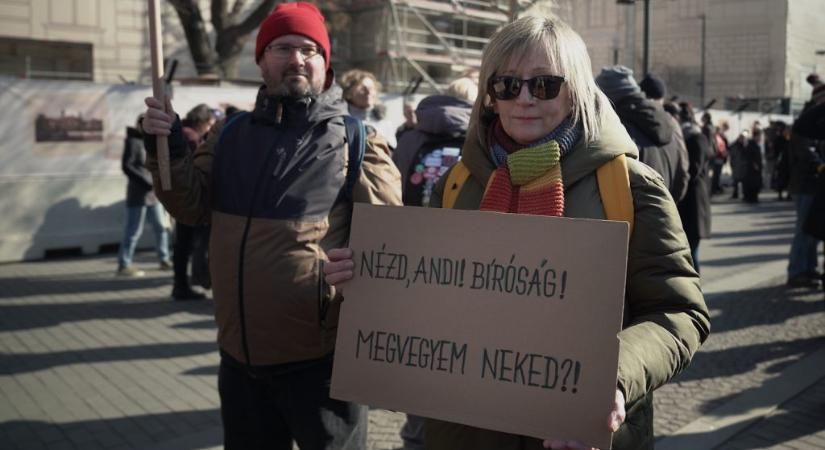 „Ha két hatalmi ág maga alá gyűri a harmadikat, ott kezdődik a zsarnokság!” – először tüntettek a bírók Magyarországon