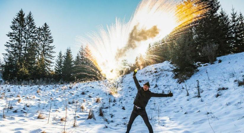 Szenzációs képek születtek a fagyos Vörösmeteor-töbörben! (fotókkal)