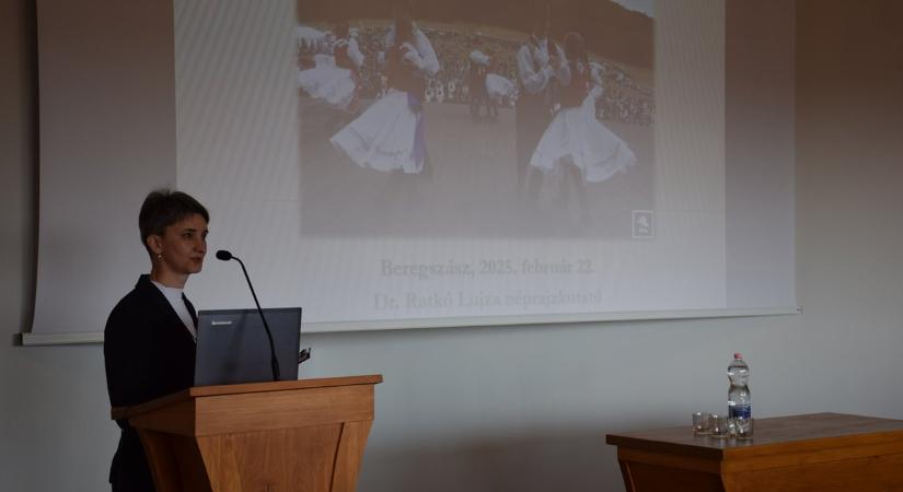 Szakmai konferencia a Hagyományok Háza Hálózat – Kárpátalja szervezésében - Tetőtől talpig viseletben