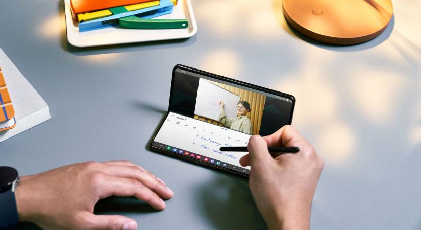 Vastagabb S Pen-t kaphat a Samsung Galaxy Z Fold7