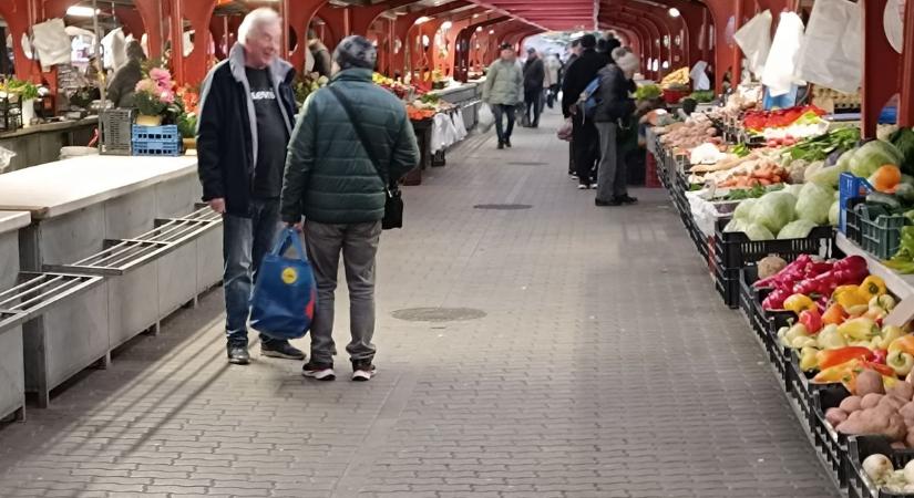 Áfacsökkentés helyett visszatérítés a nyugdíjasoknak