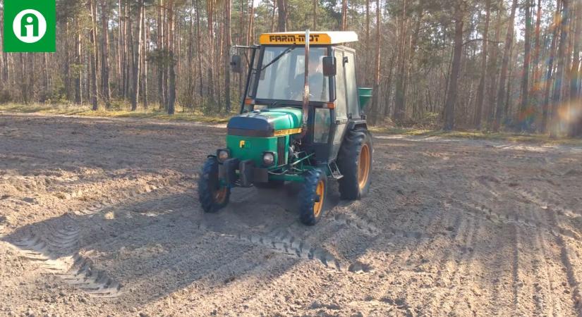 Hát ez meg miféle szerzet? John Deere? Nem! De akkor mi? VIDEÓ