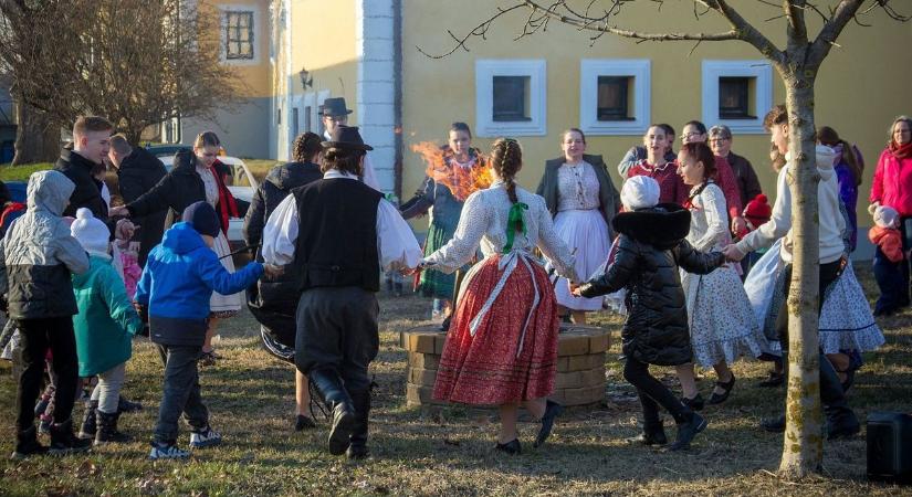 Hagyományőrző télűzést tartottak a hajdú-bihari településen