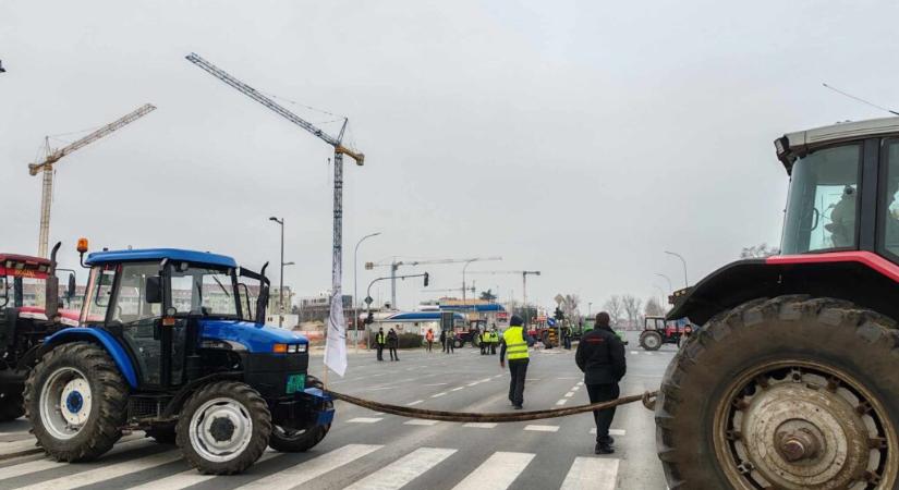 Két főutat is lezártak Újvidéken az egyetemisták