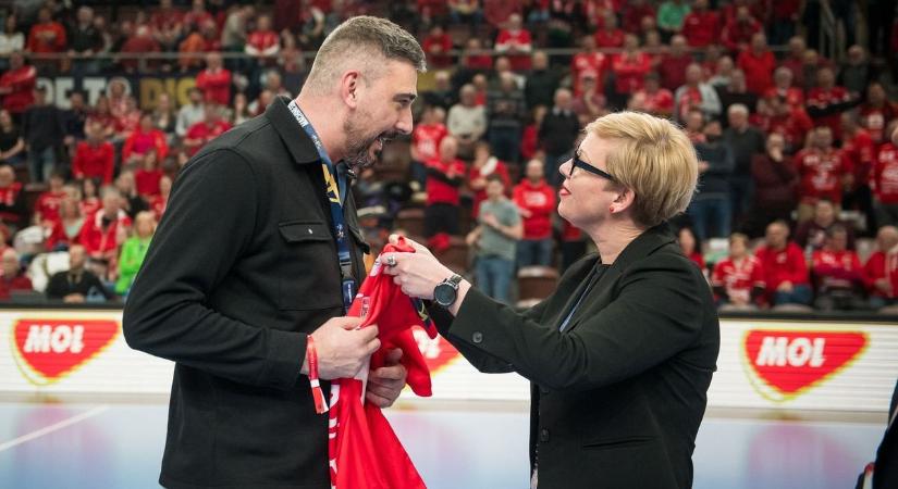 A DKKA vezetőedzőjét ünnepelték a névadón