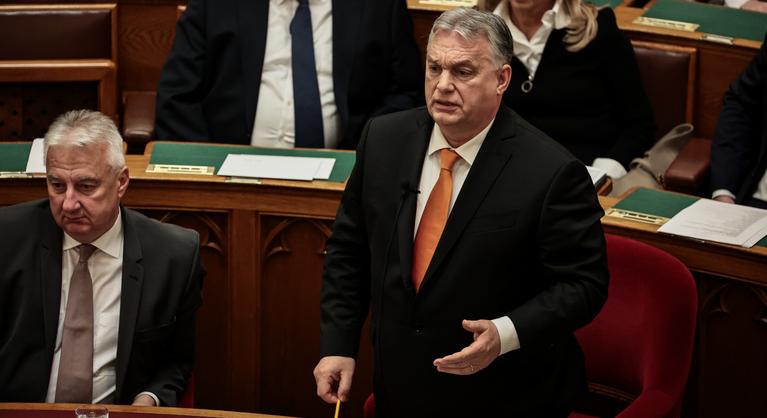 Orbán Viktor perceken belül megszólal, utána komoly összecsapás vár rá - A kormányfő felszólalása a parlament ülésén