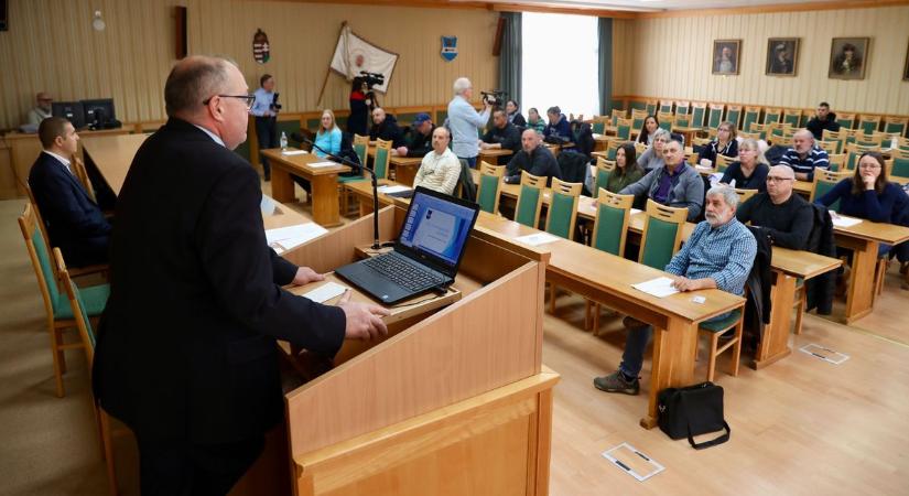 Alapképzés: a polgármesterek jobbkezei ültek iskolapadba