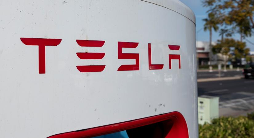 Verekedtek a töltőnél, már a Tesla is lép