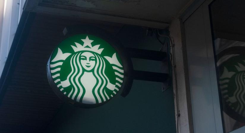 Nagytakarítás a Starbucksnál: ezrével szüntetnék meg a munkahelyeket