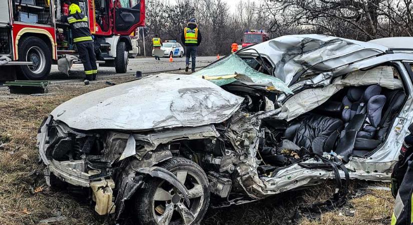 Halálos baleset az 51-es főúton: a BMW sofőrje a helyszínen szörnyethalt