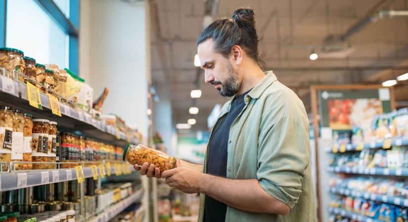 Árstop újra? Szinte napról napra emelik a multik az árakat