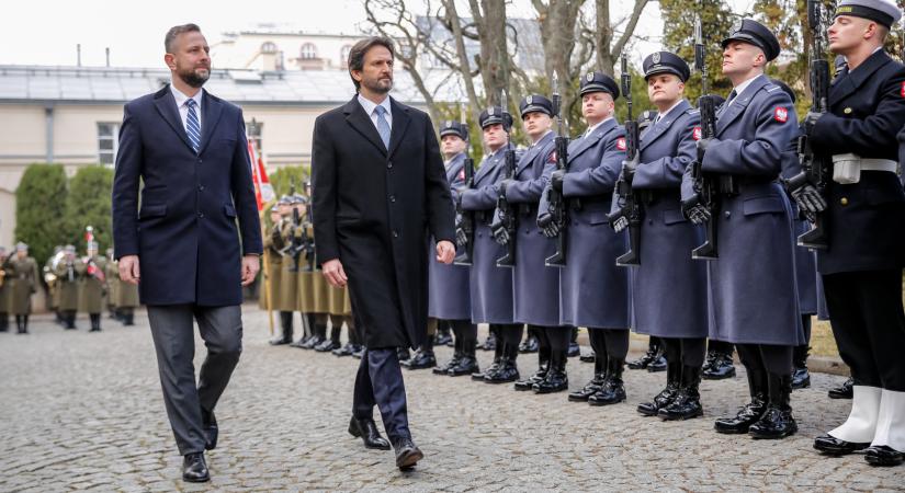 A fegyveriparban működne együtt Lengyelország és Szlovákia