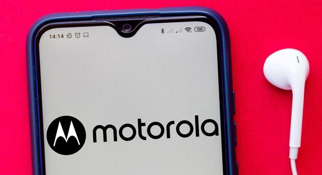 Vadító vörösben is kapható lesz a Motorola Razr 60 Ultra