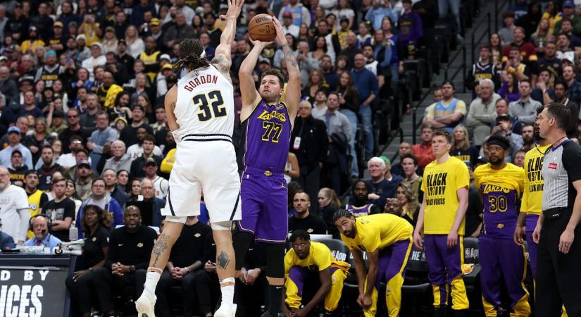 Az edzője üvöltésre biztatta Doncicot, aki a gyilkos arcát is megmutatta a Lakersben