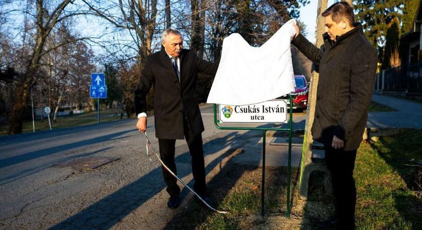 Utcát neveztek el Csukás Istvánról a Balatonon