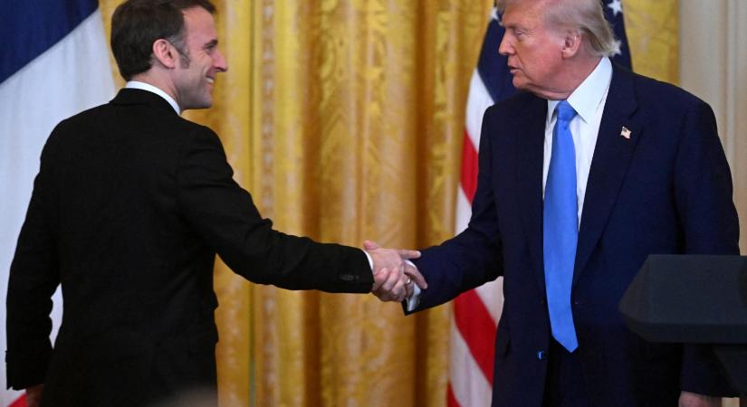 Emmanuel Macron Donald Trump szavába vágott, hogy kijavítsa, amit Európa Ukrajnának nyújtott támogatásáról mond