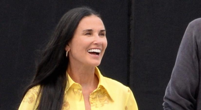 Óriási hír jött, megtörtént, amire csak titkon számítottak: Demi Moore is csak nevet és nevet. Tegnap este derült fény rá