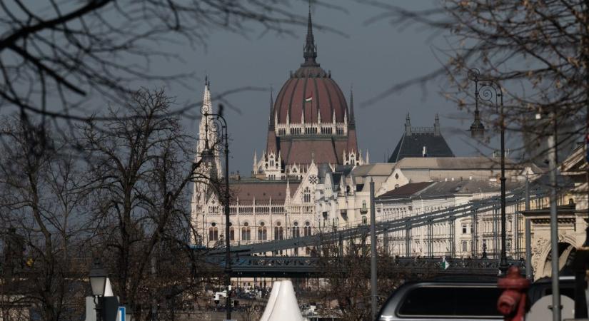 Parlament kedden: A kommunista diktatúra áldozatai és egy vietnámi népcsoport