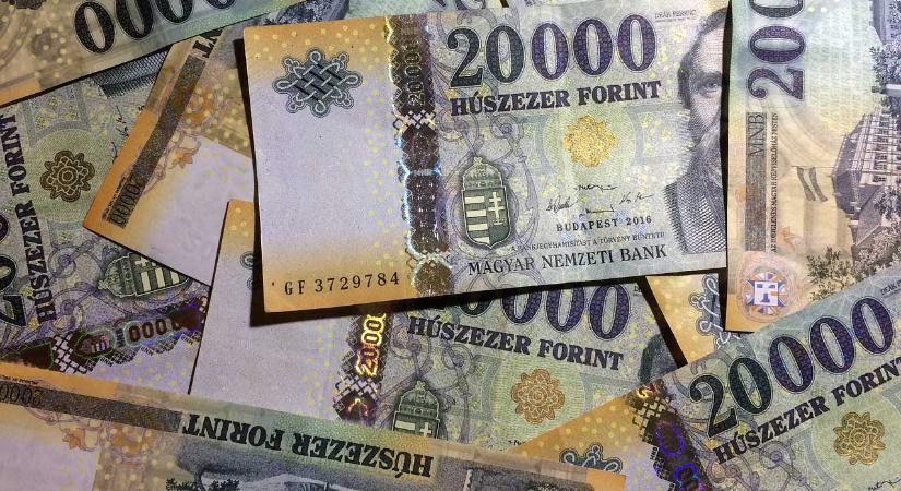 727700 forint volt a bruttó átlagkereset decemberben a KSH szerint