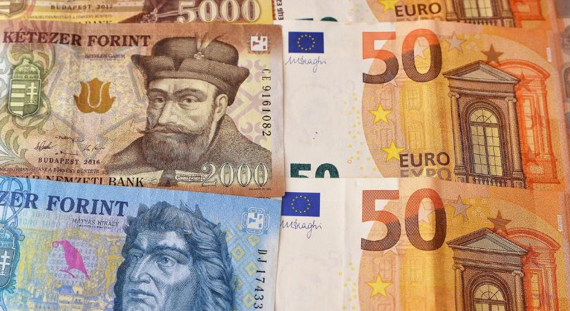 Belehúzott a forint, már közel a lélektani határ, de előtte még beránthatja a kéziféket