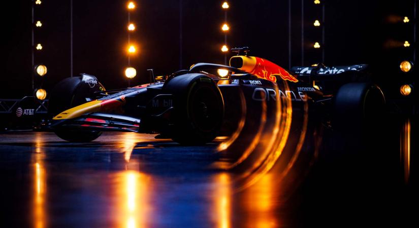 Bemutatta új F1-es autóját a Red Bull, már ma pályára viszik!