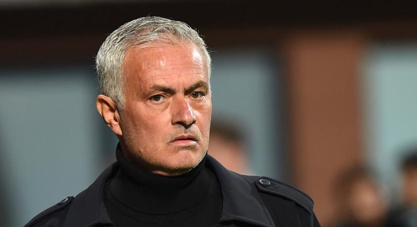 Büntetőeljárást indít Mourinho ellen Sallai Roland klubja