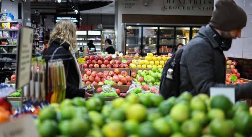 Félelmetes körülmények uralkodtak egy kínai boltban: több tucat, tavaly lejárt élelmiszert árultak