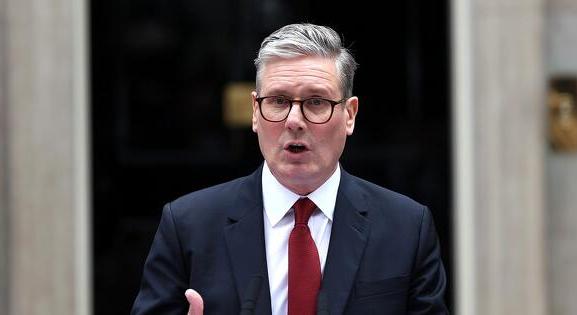 Keir Starmer a védelmi kiadások növelését jelentette be washingtoni útja előtt