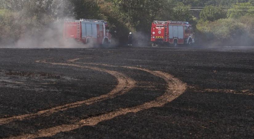 Tömött sorokban vonultak a tűzoltók Hernádnémetibe