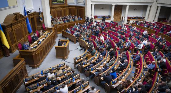 Megerősítette az ukrán parlament Zelenszkij elnökségét, és azt is kimondták, mikor lehet választás