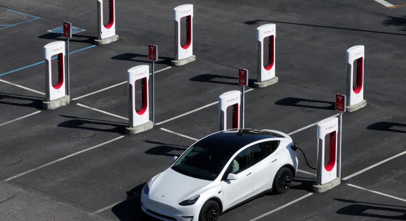 Az európai eladások jelentős csökkenése miatt közel 10 százalékot zuhantak a Tesla részvényei