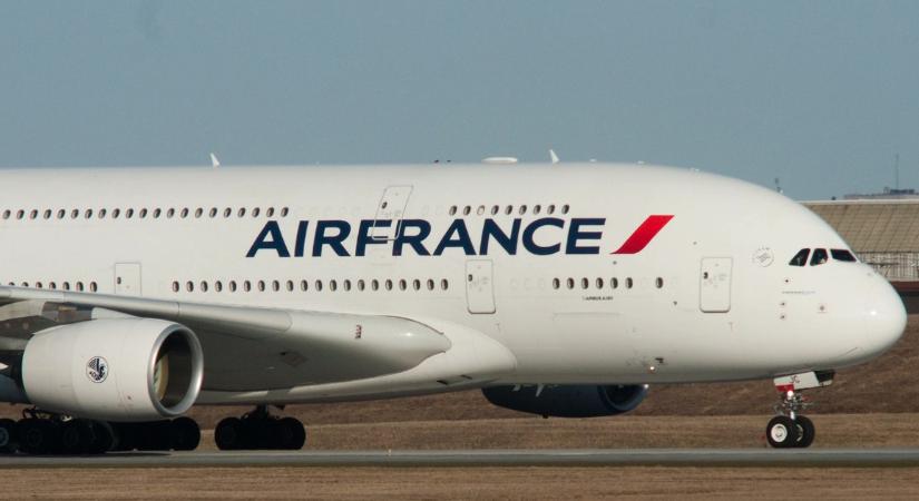 Mi történt? Tűzoltók várták az Air France repülőgépét Ferihegyen