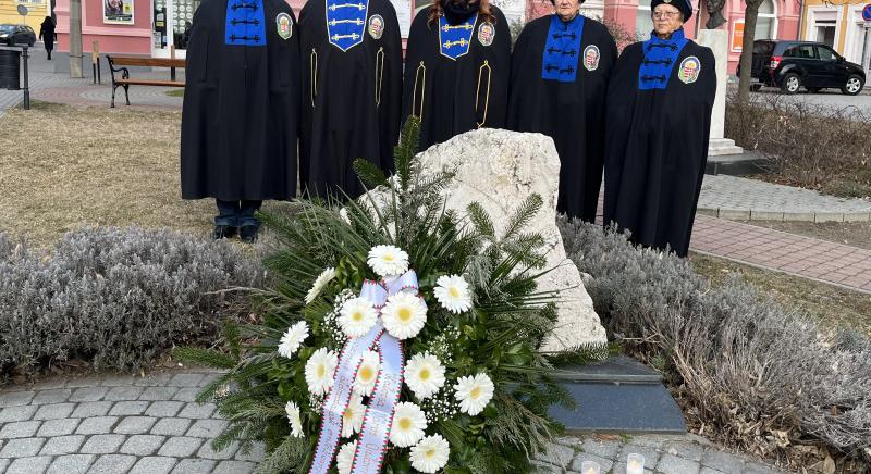 A kommunizmus áldozatainak emléknapján – A múlttal való szembenézés a jövőért való aggodalommal keveredett Bolvári Ferdinánd beszédében