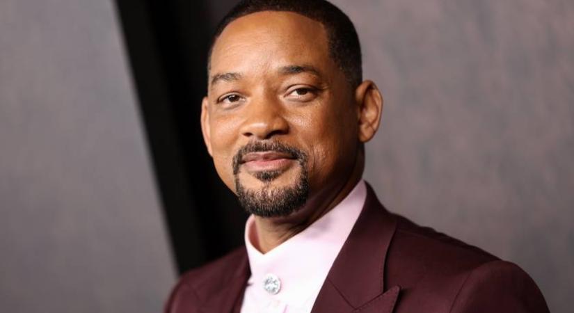 Will Smith forró csókot váltott a 17 évvel fiatalabb énekesnővel: a rajongók kiakadtak a színész viselkedésén