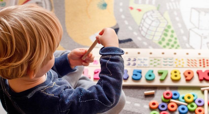 Sok szülő örül: este 11-ig maradhatnak oviban a gyerekek