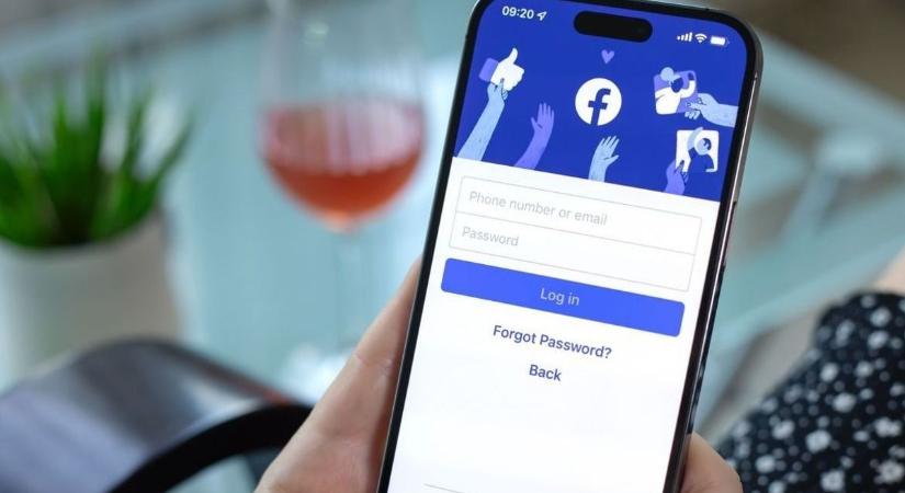 Bekeményít a Facebook, üzenetek miatt fiókokat is törölhetnek