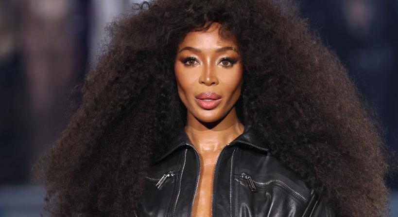 Az 54 éves Naomi Campbell bomba alakjától neked is leesik az állad!