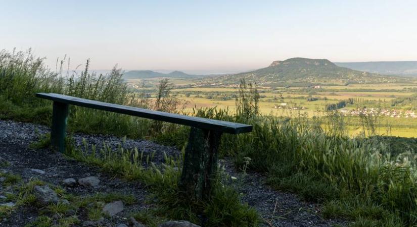 Az ország egyik legmesésebb panorámájában gyönyörködhetsz – 6 képeslapra illő Balaton-felvidéki kirándulóhely