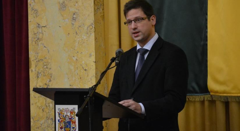 Gulyás Gergely zárt térben rendezett pride-ot szeretne