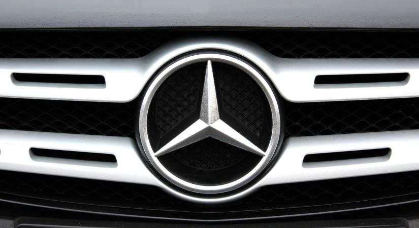 Nevet cserél a Mercedes: eltűnik az elektromos autók megkülönböztetése