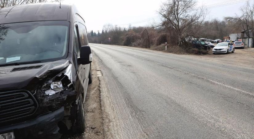 Csúnya baleset történt a 3-as főúton - fotó, videó!