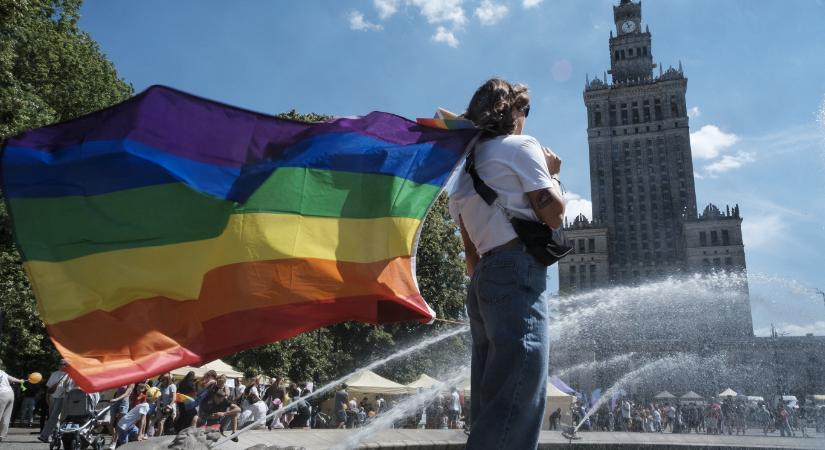 Bocsánatot kell kérnie egy lengyel aktivistának, mert összemosta a homoszexualitást a pedofíliával