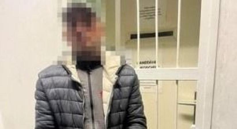 Sokkoló jelenetek a szolnoki állomáson: egy veszélyes bűnöző miatt lepték el a rendőrök a helyszínt