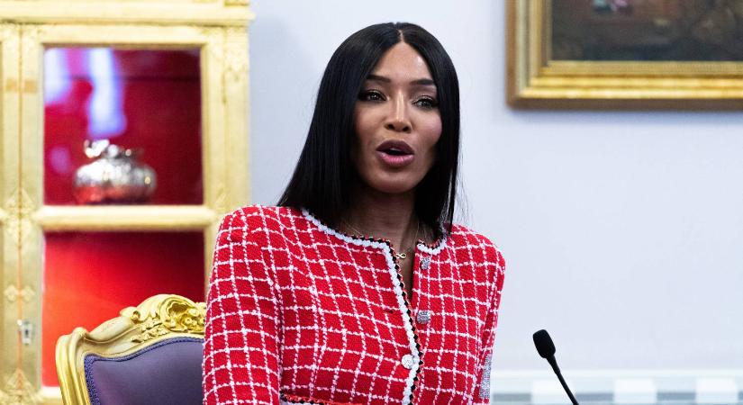 Elképesztő bőrszerkóban mutatta meg tökéletes lábait Naomi Campbell