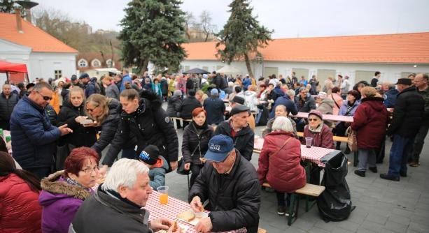 Közeleg a kolbászfesztivál, töltsünk együtt egy délutánt a Mondbach-kúria udvarán!