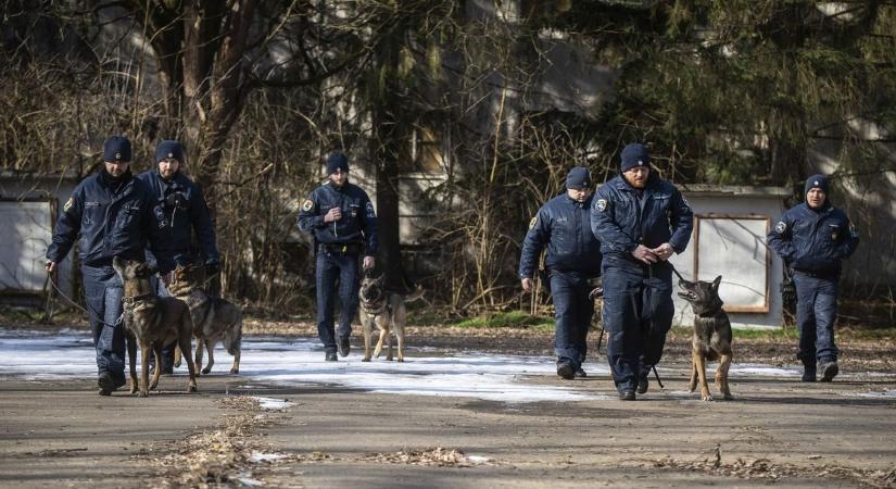 Kiderült, miért ment egy nagy csapat kutyás rendőr Hajdúsámsonba