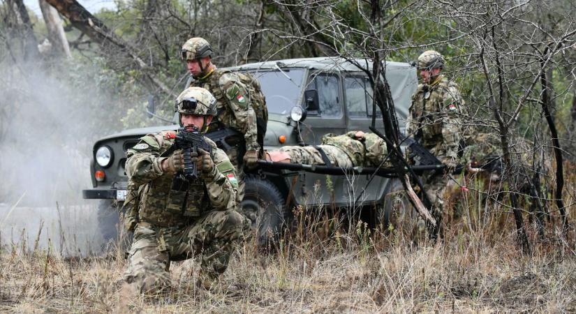 A Hírös Rescue Team vezetője készítette fel a honvédeket az embert próbáló feladatra