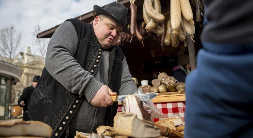 A magyarok lemondanának az autózásról a klímavédelemért, de a vegán étrend teljesen ki van zárva