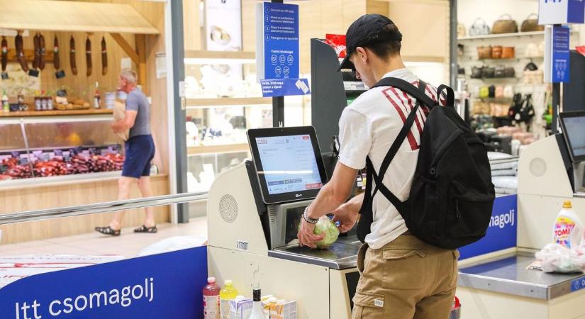 Önkiszolgáló kasszák: elárasztották a magyar Lidl boltjait, az Aldi viszont ellenáll – ezért döntöttek így