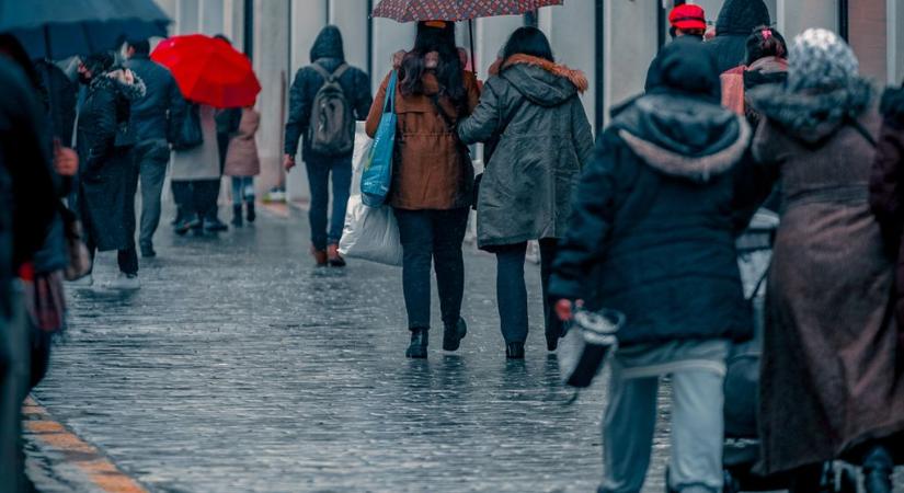 Kijött a friss időjárás-előrejelzés: rengeteg eső zúdul a nyakunkba